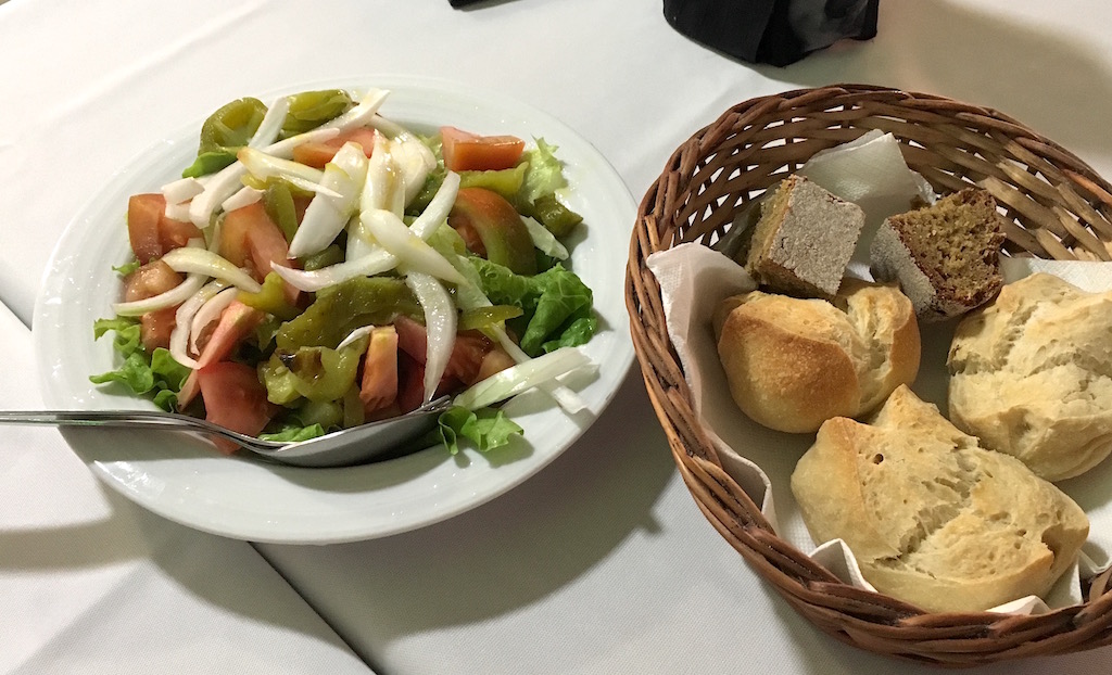 ORobalo-salad-and-bread
